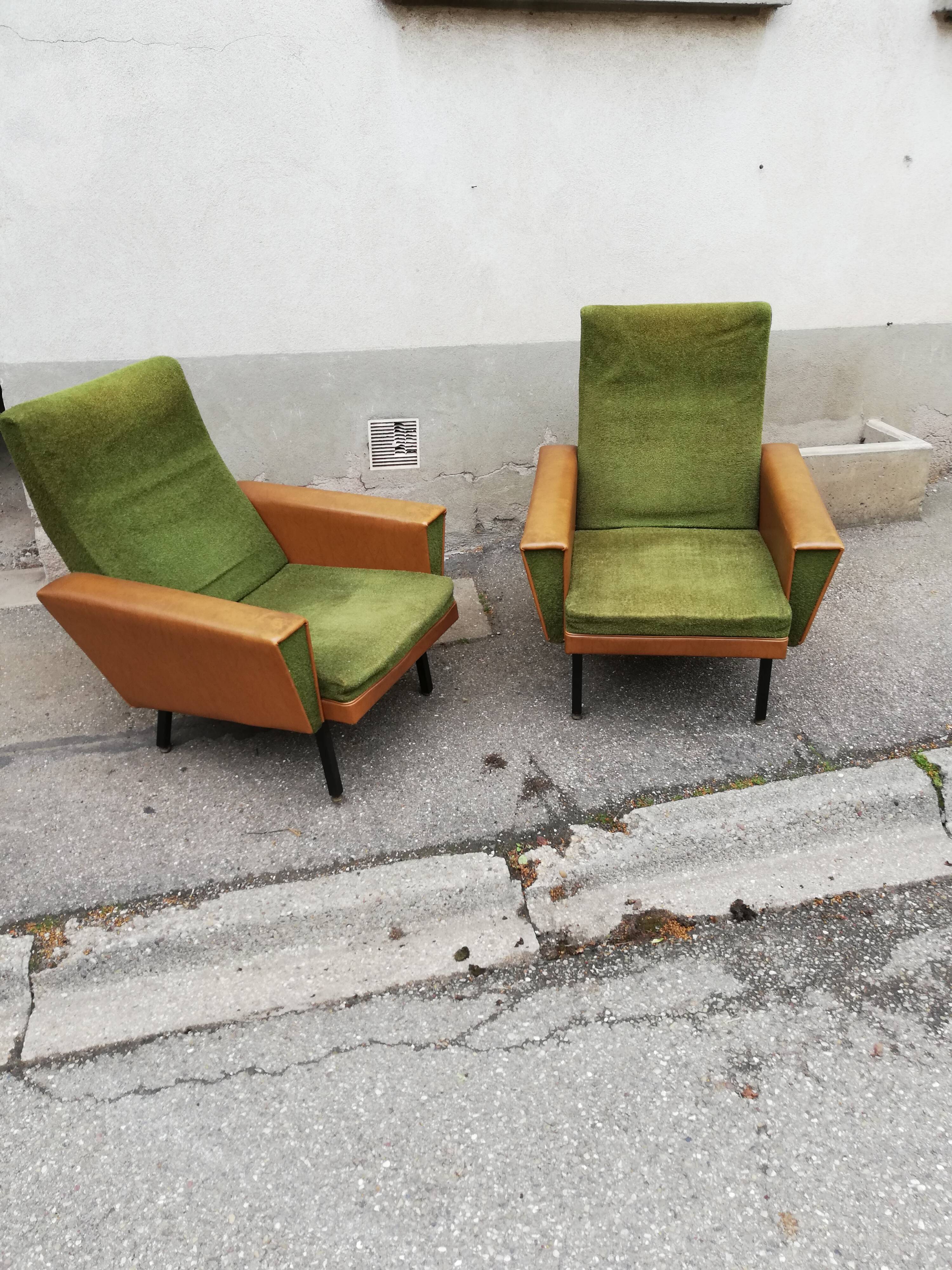 Paire de fauteuils vintage verts et skai marron