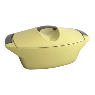 “cockroach” casserole dish from Le Creuset by Raymond Loewy 3.5L