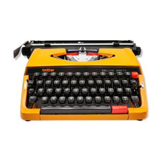 Typewriter brother deluxe 262 tr revised vintage mustard with new tape