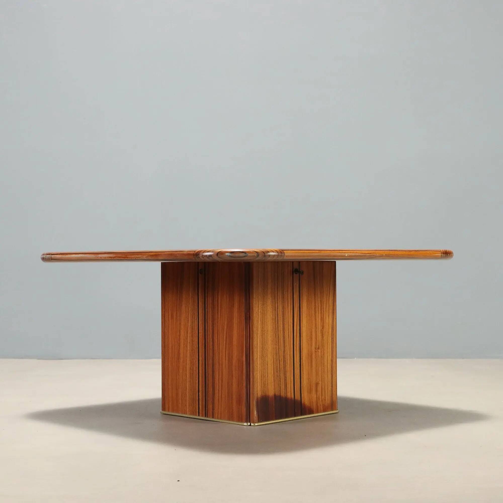 Vintage coffee table Maxalto Artona, designed by Afra and Tobia Scarpa.