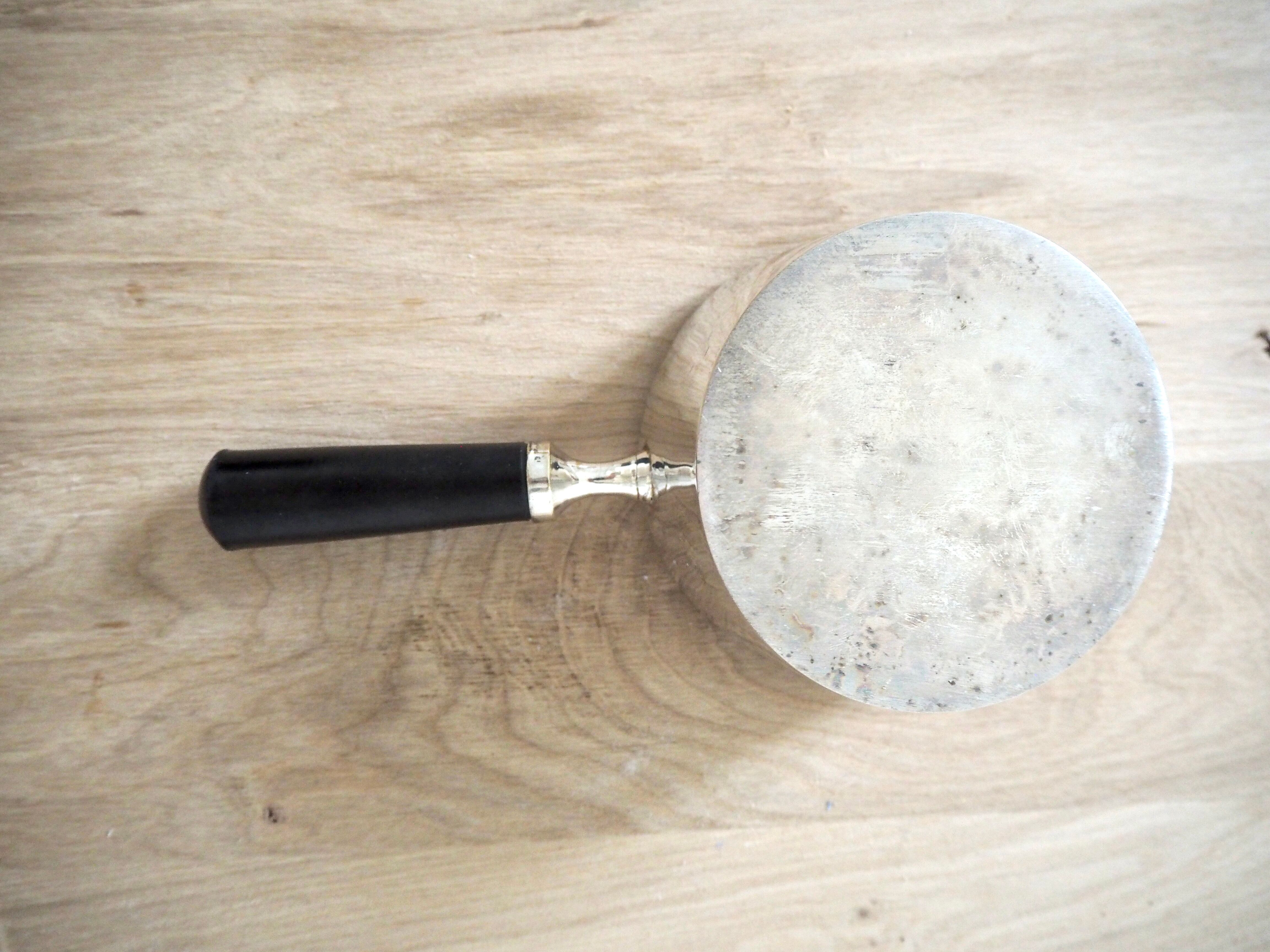 Pot à sauce en argent avec manche