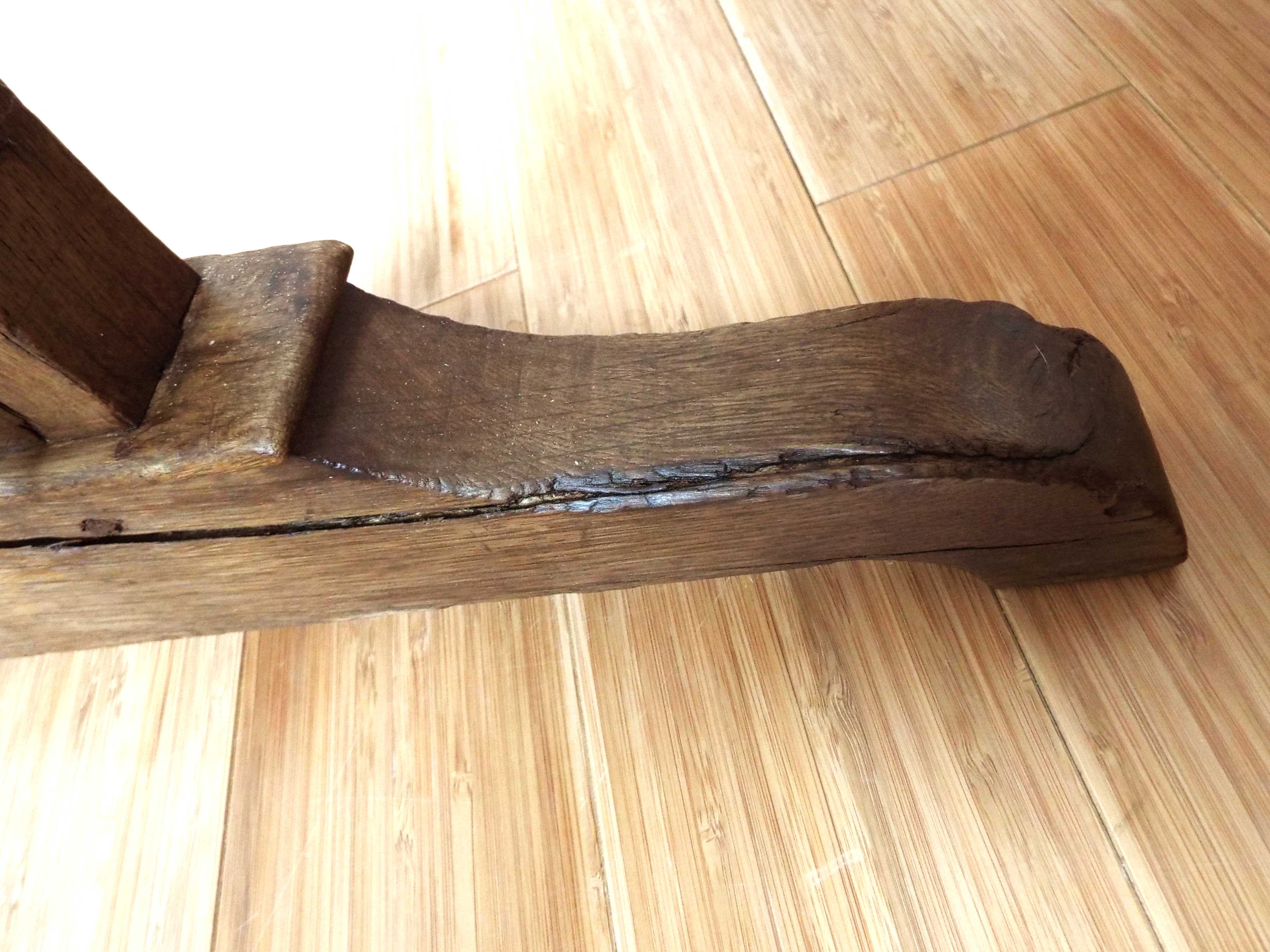 Folding round table winemaker