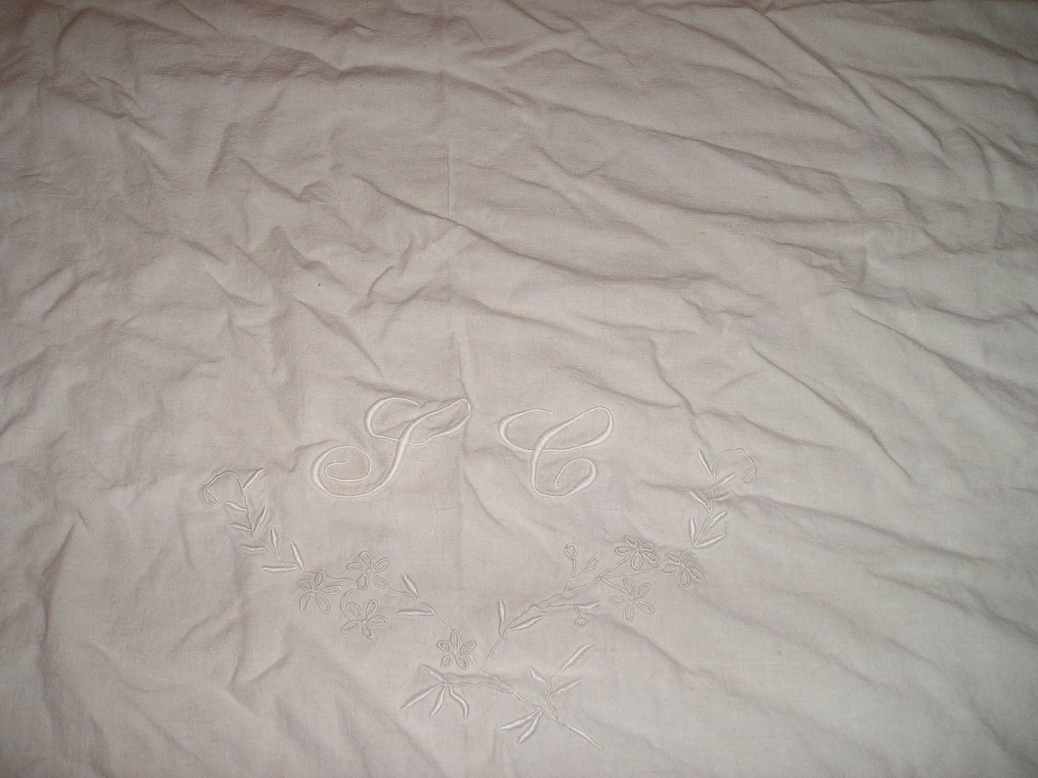 Drap ancien en lin ou métis à 2 rangées de jours avec retours