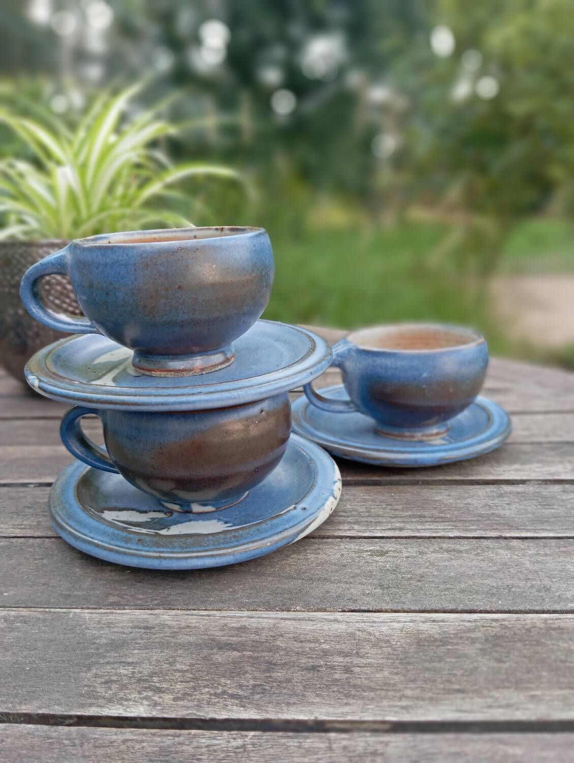 3 tasses et sous-tasses grès bleu et blanc vintage signé
