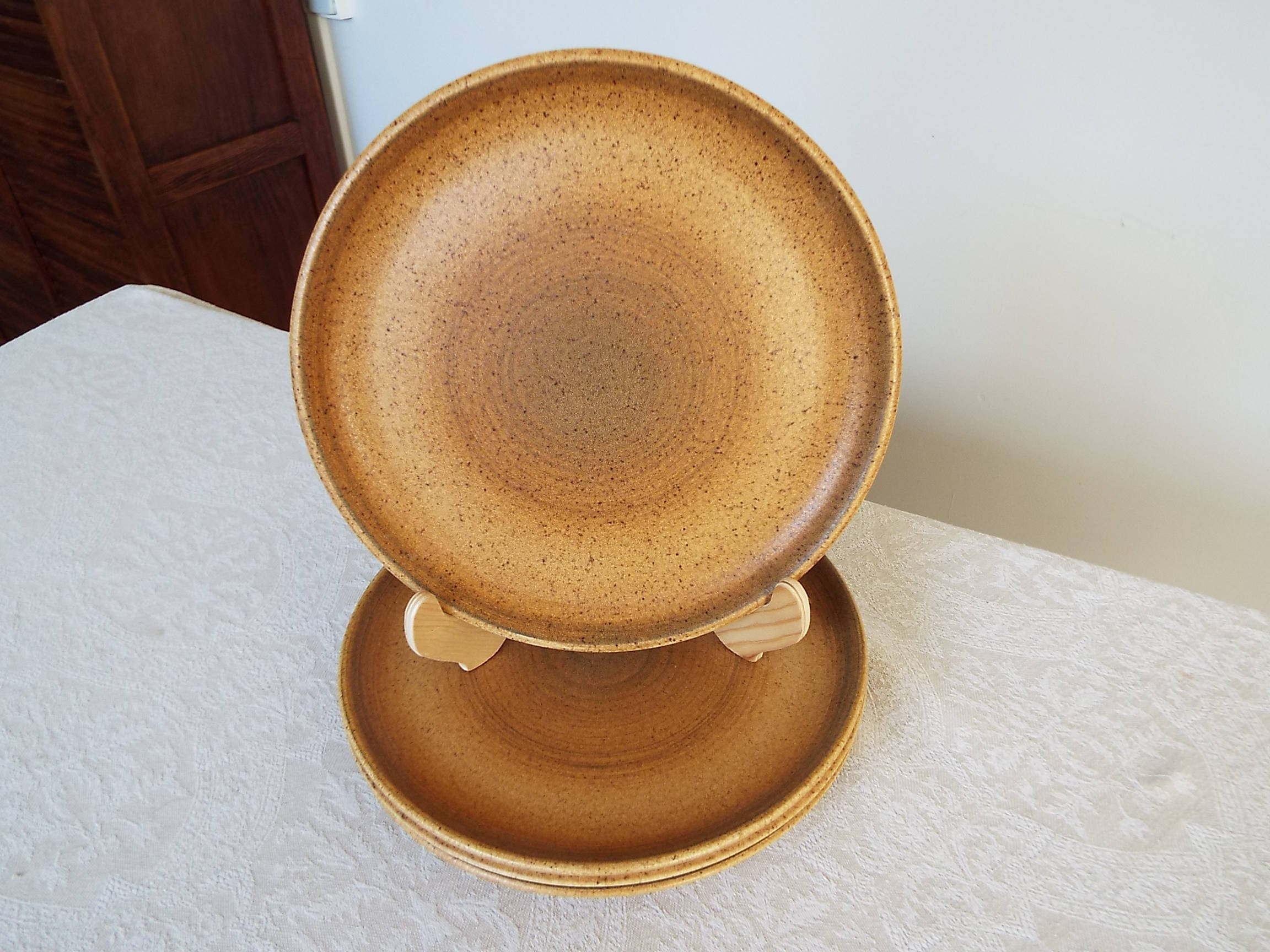 4 flat plates in Longchamp stoneware