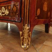 Flowers 18th century marquetry curved Dresser