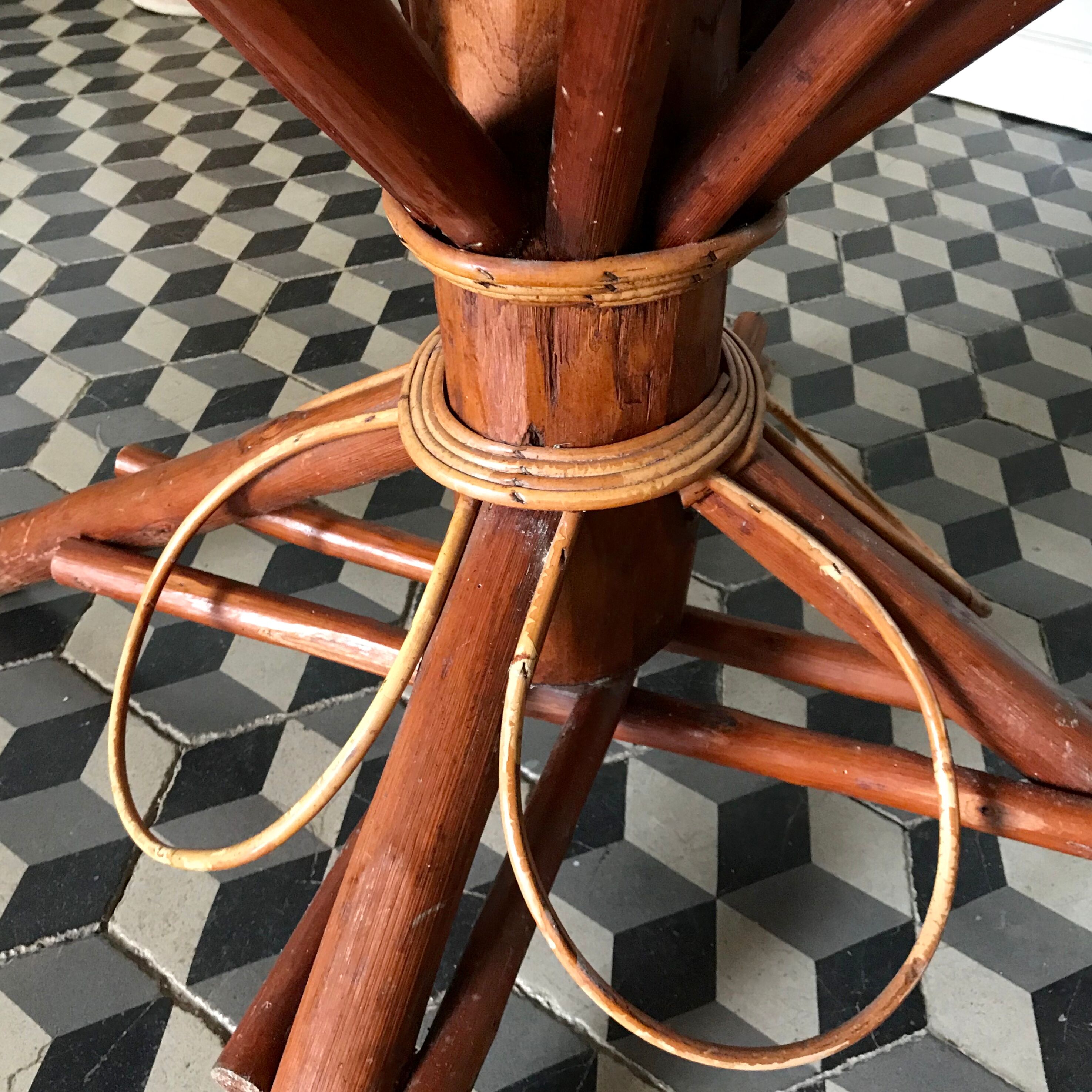 Table vintage en bambou et rotin