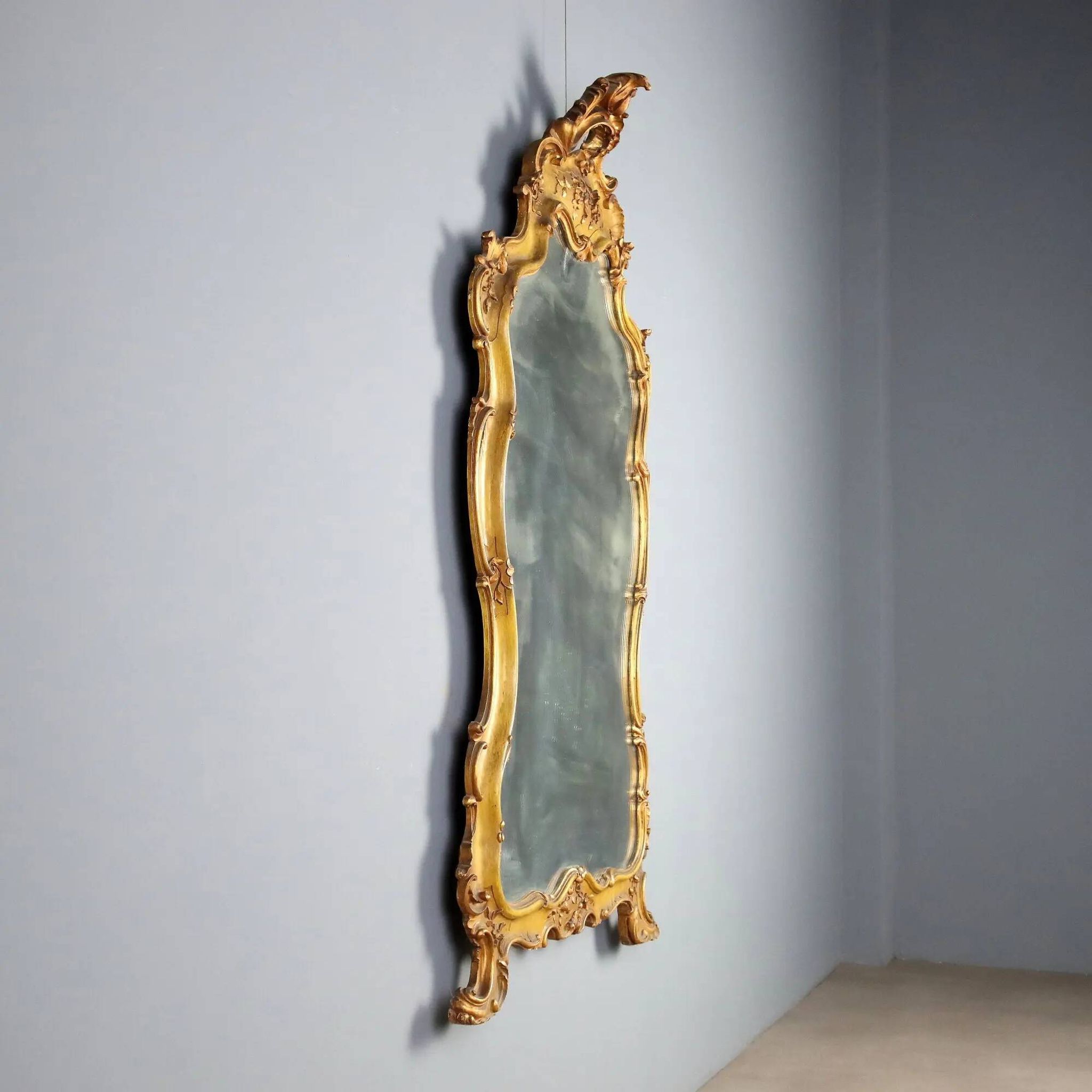 Antique baroque-style mirror in gilded carved wood, Italy 19th century.