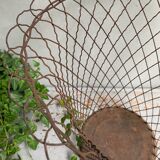 Metal wire wastepaper basket