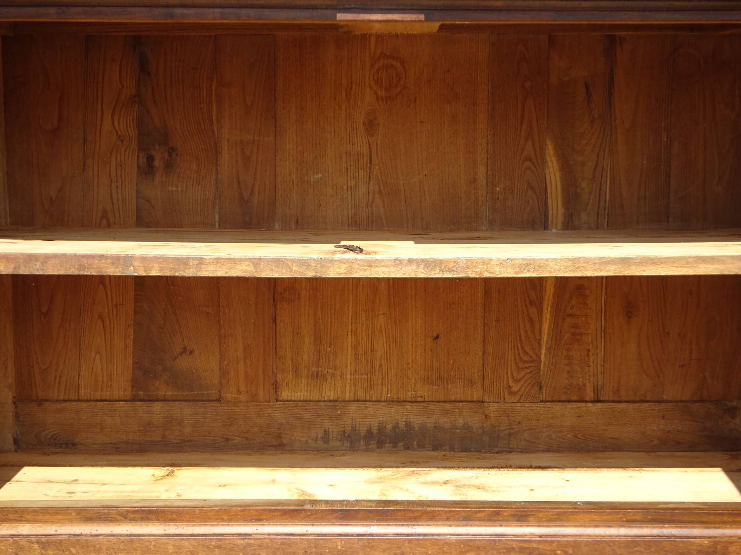 Buffet de cuisine, vaisselier ancien en noyer