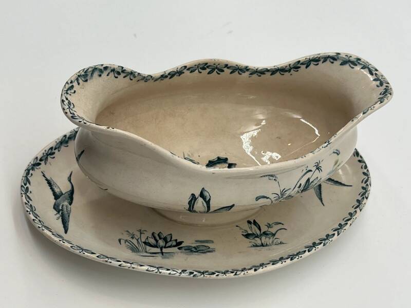 Saucière terre de fer, motifs nénuphars