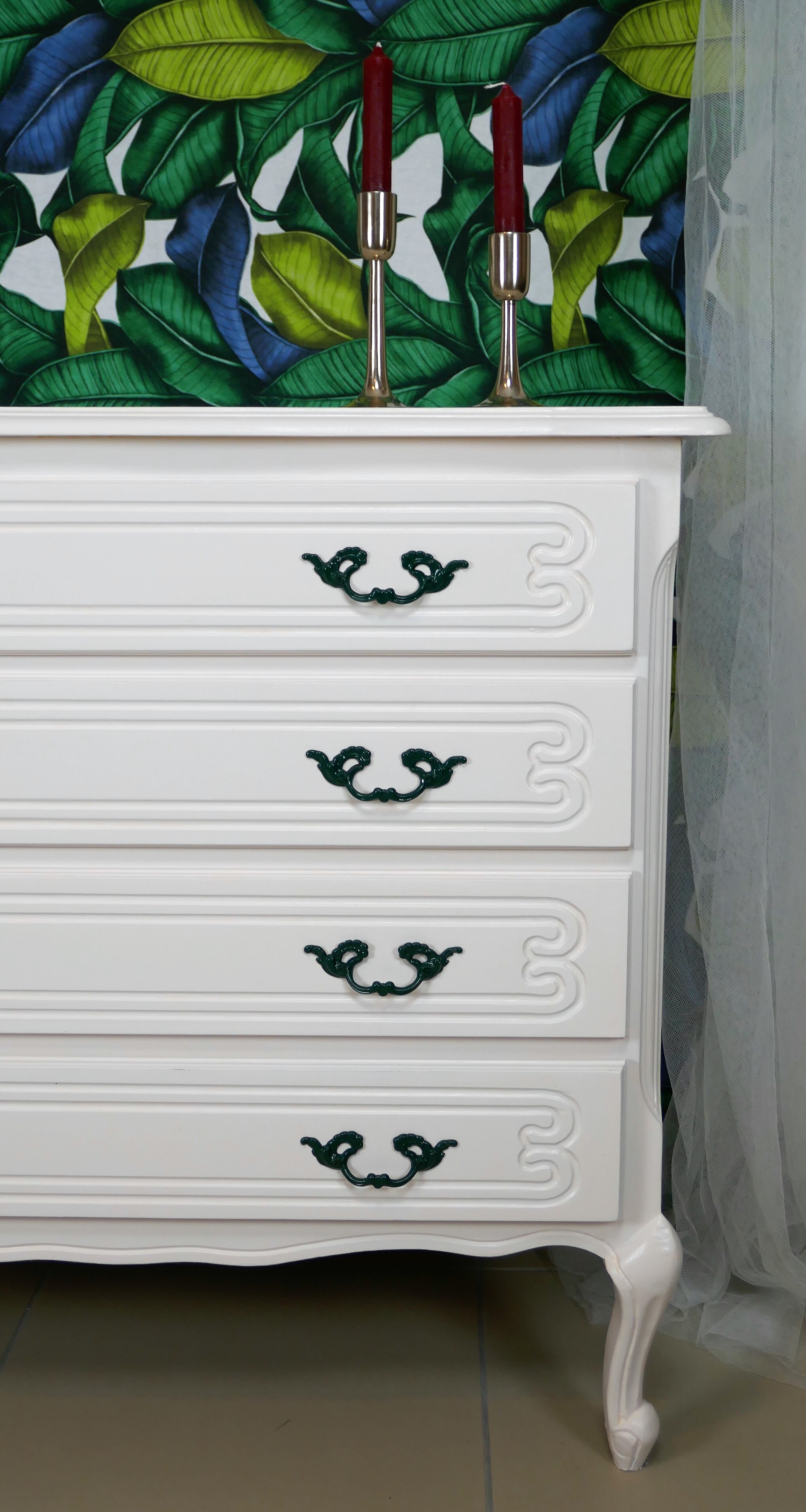 Chest of drawers