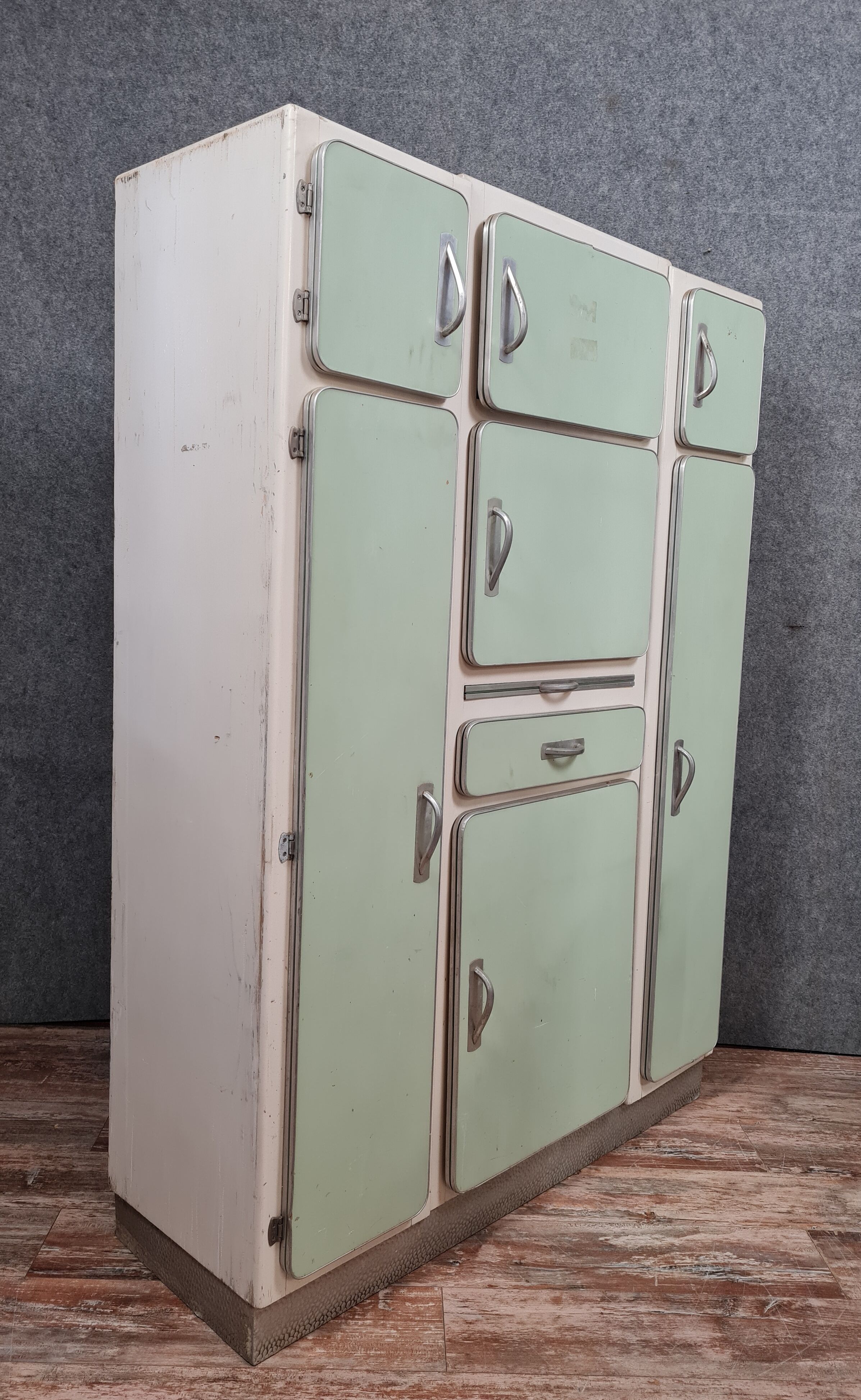 Buffet cupboard vintage year 60 in formica green celadon