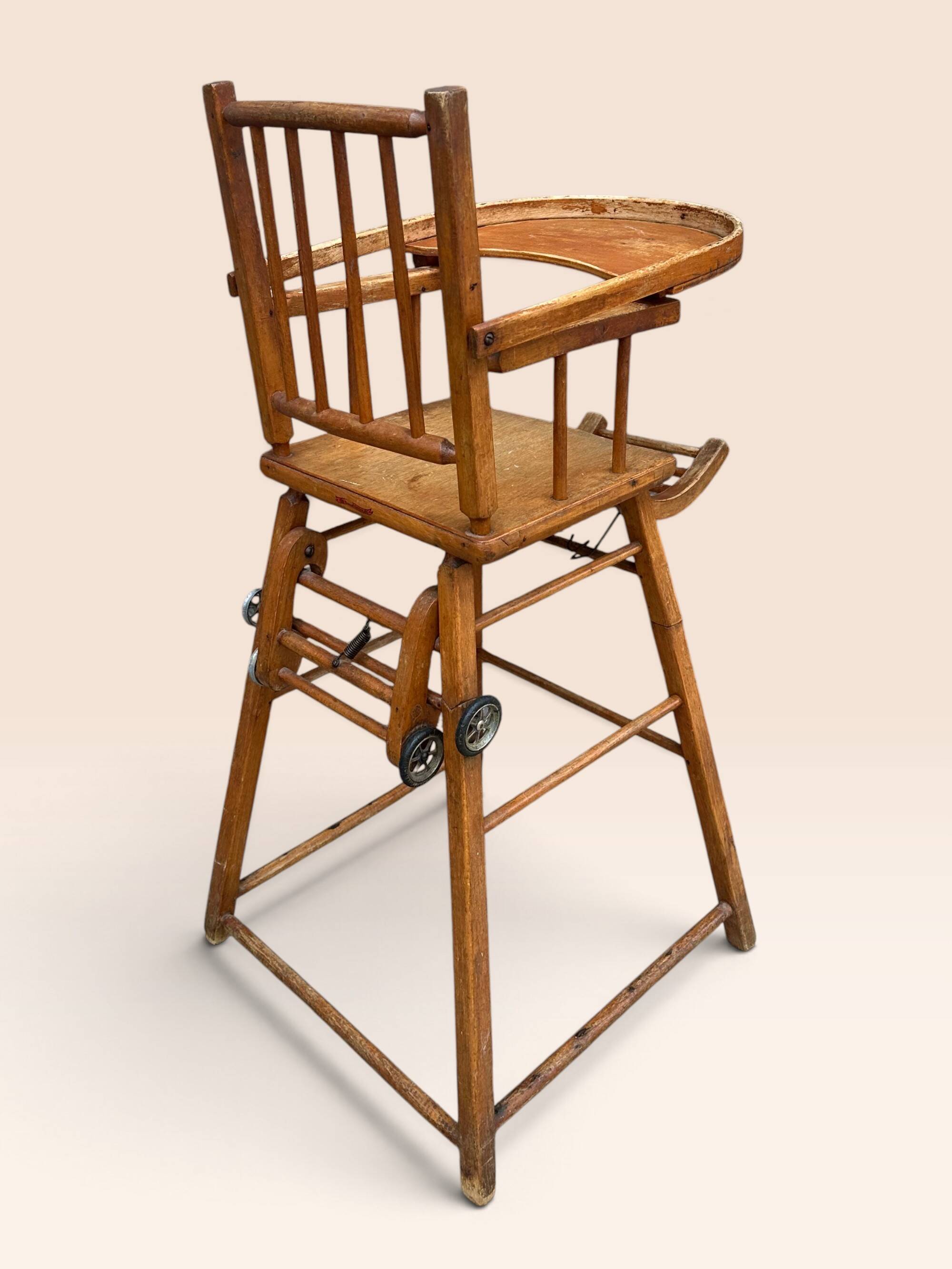 Chaise haute pour enfant en bois courbé