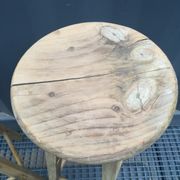 Duo de sellettes en bois brut