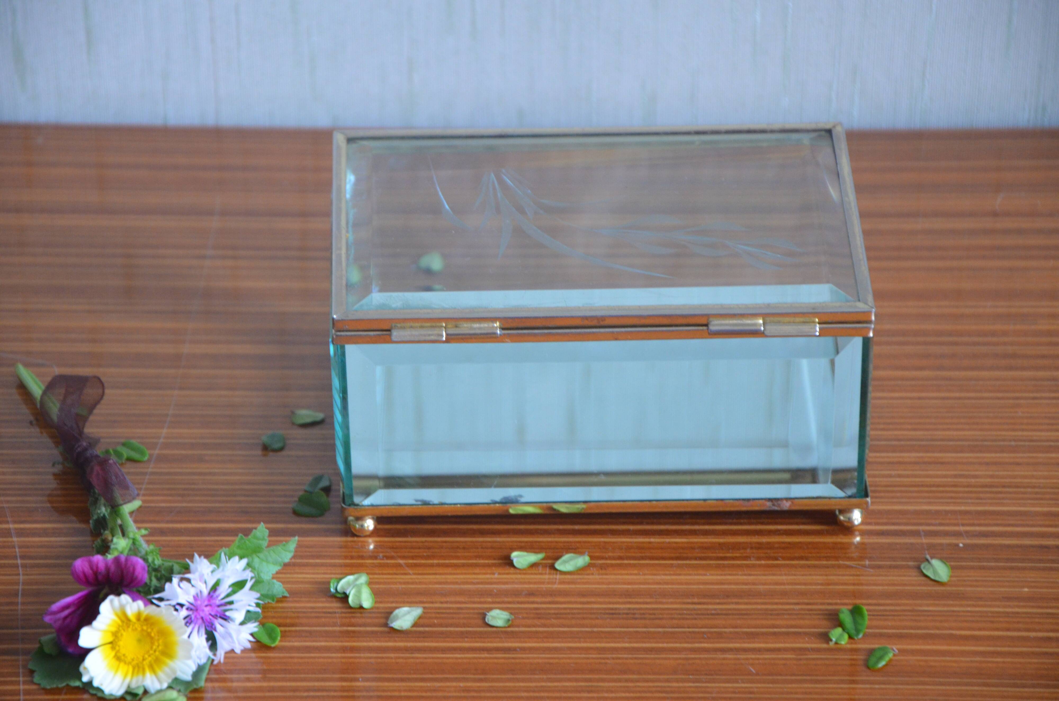 Glass and mirror jewellery box