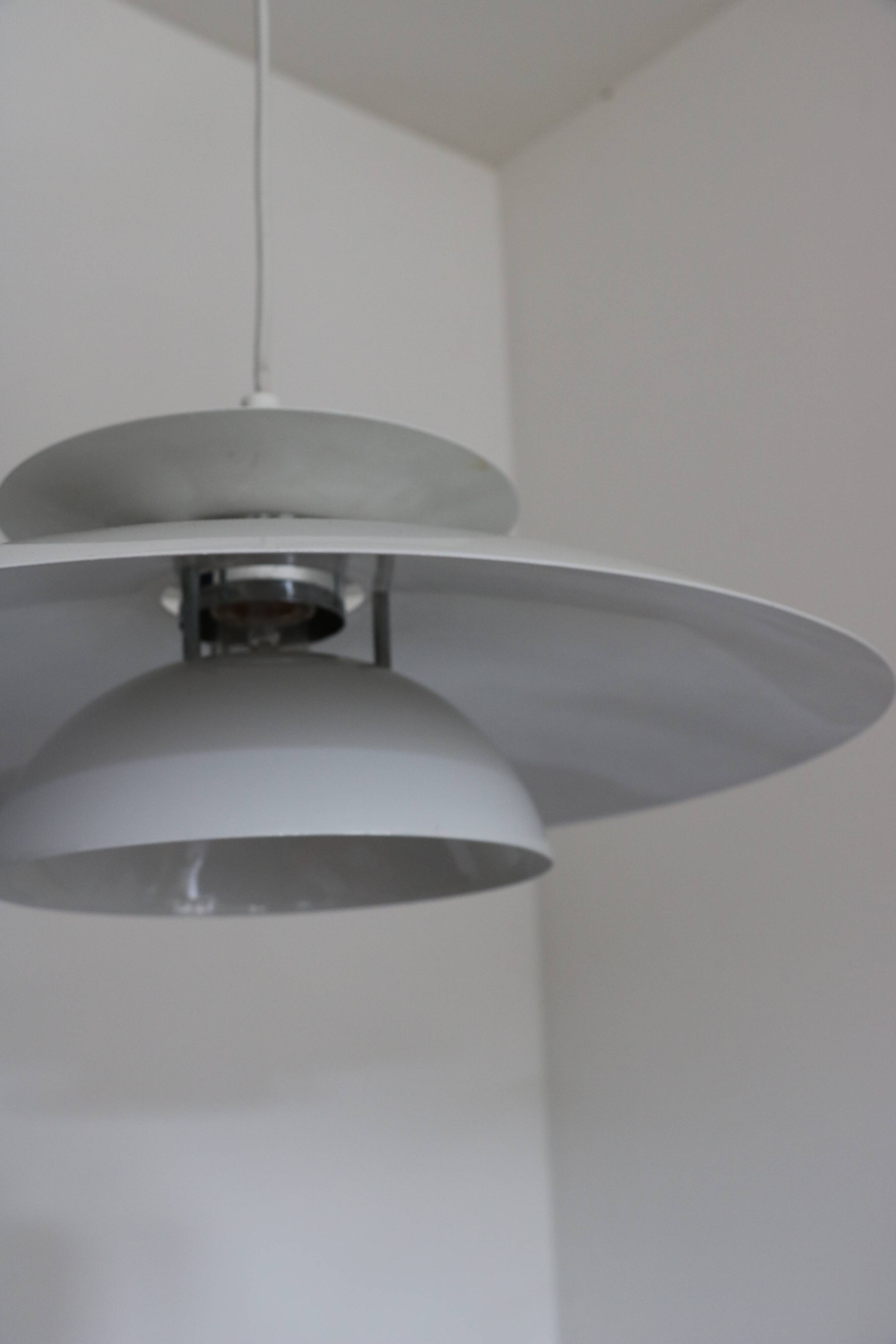Suspension scandinave en métal blanc