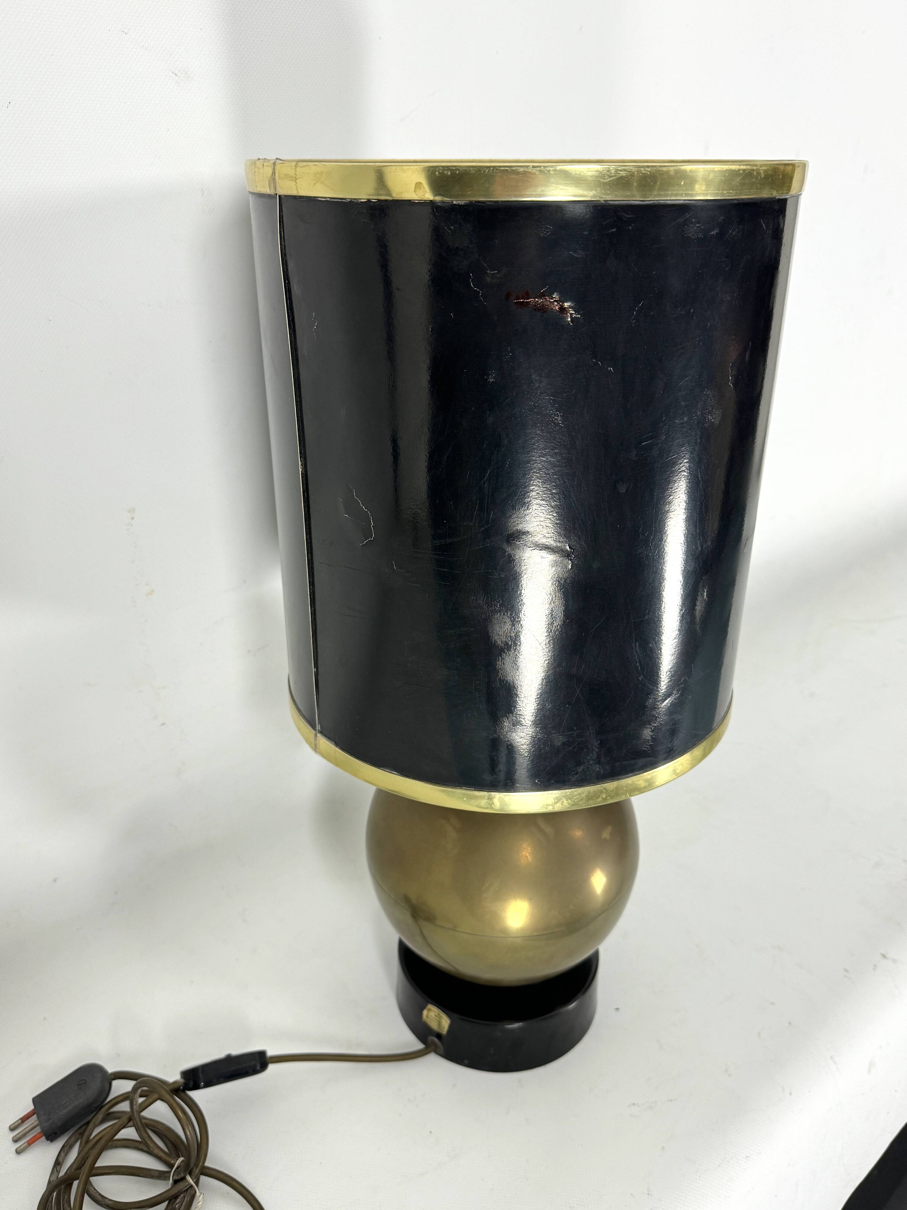 Vintage Brass sphere table lamp. Italy 1970s