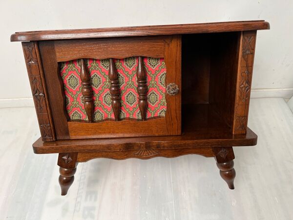 Table de chevet en bois sculptée vintage