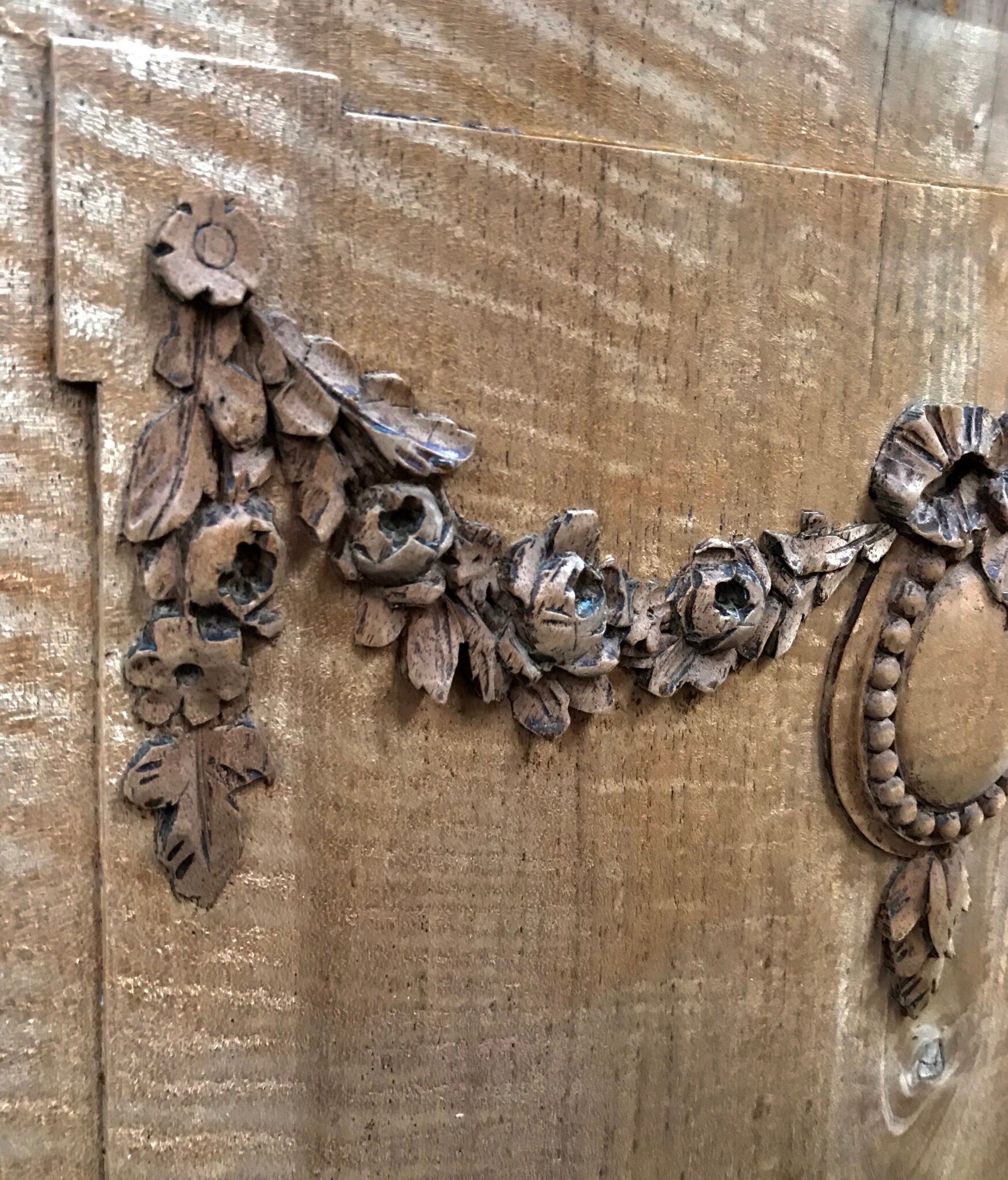 Paire de panneaux décoratifs bois sculpté