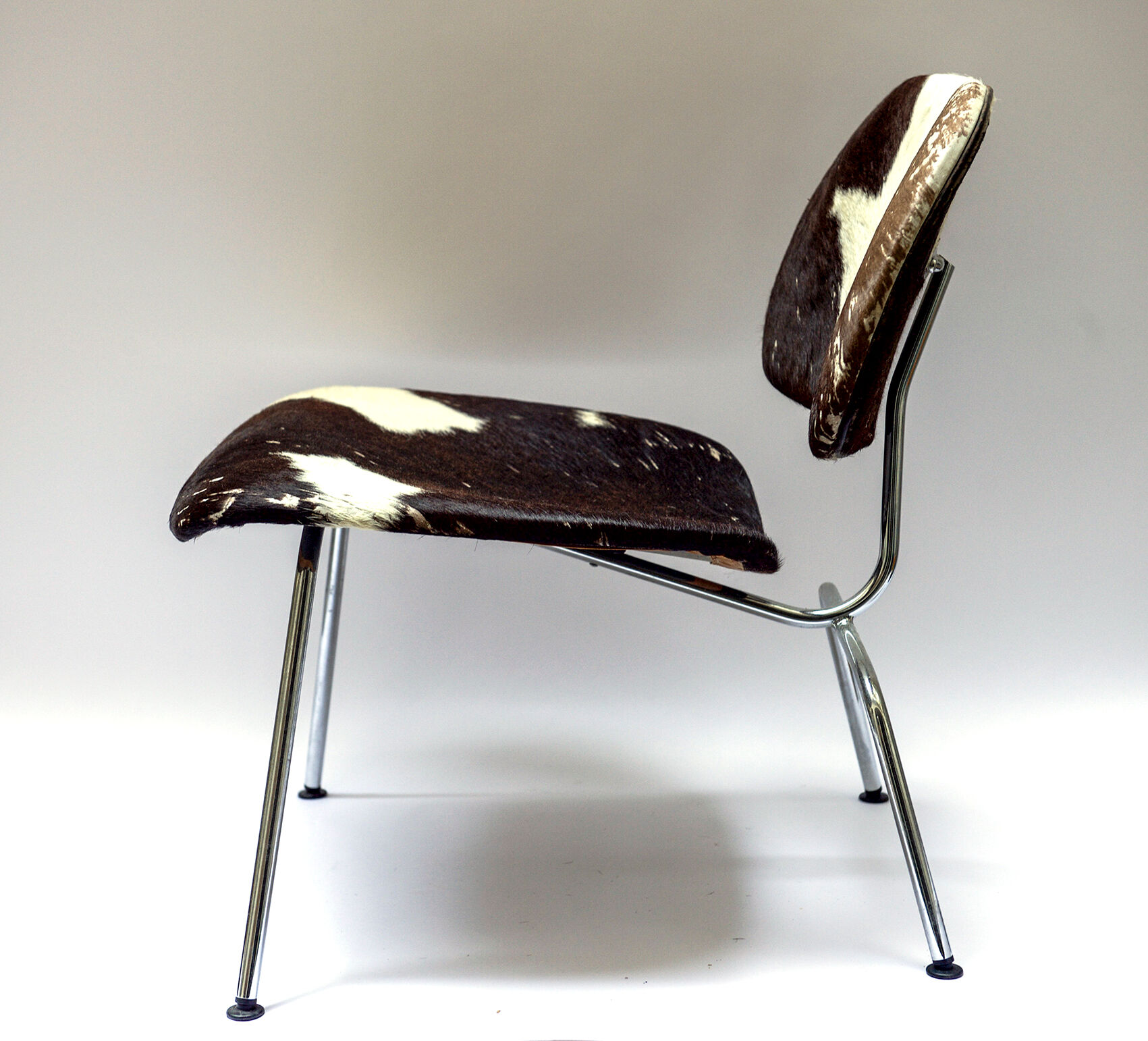 Lounge chair by Charles and Ray Eames "LCM" calfs skin