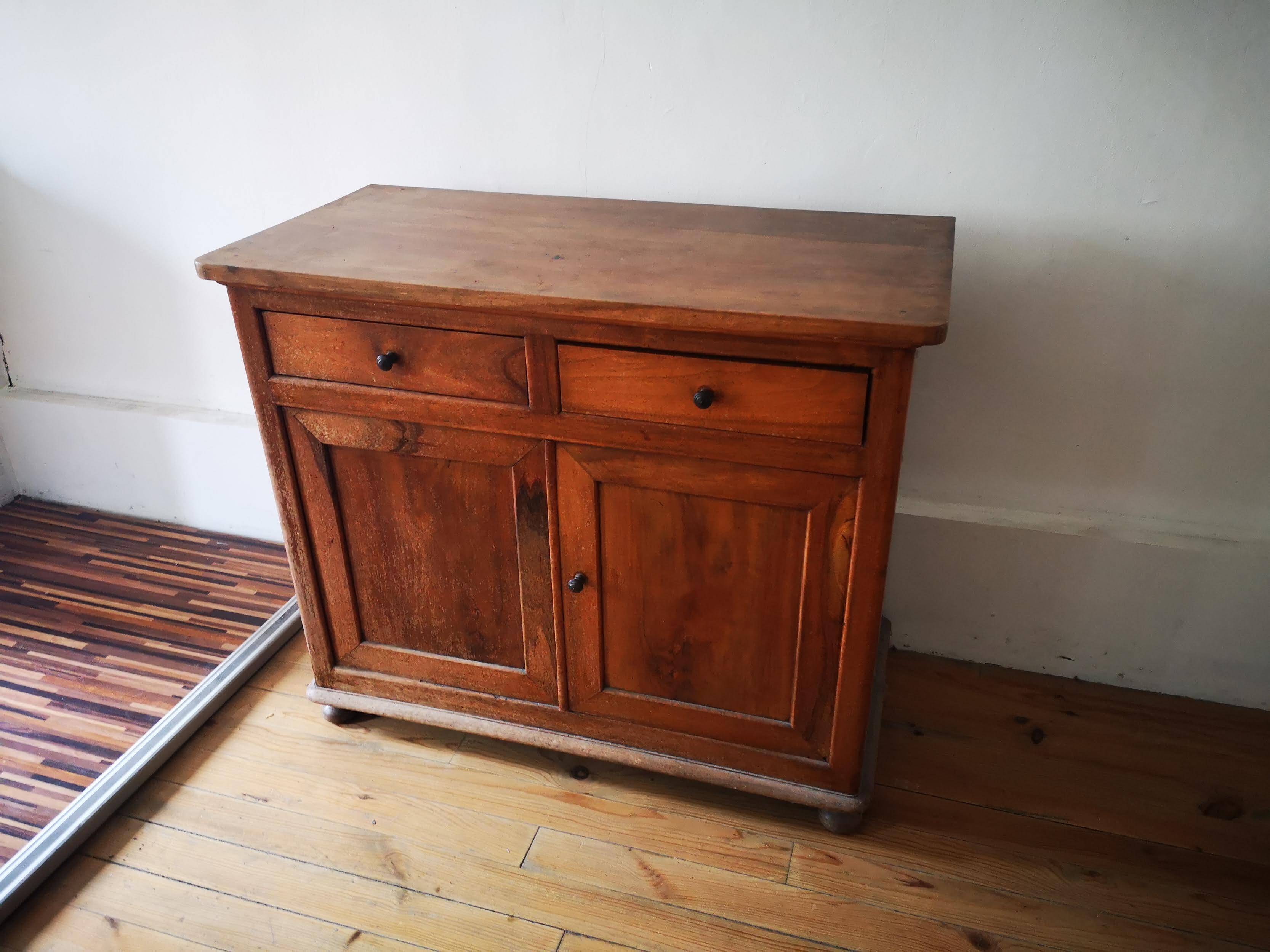 ANTIQUE SOLID WOOD SIDEBOARD – Country / Rustic style