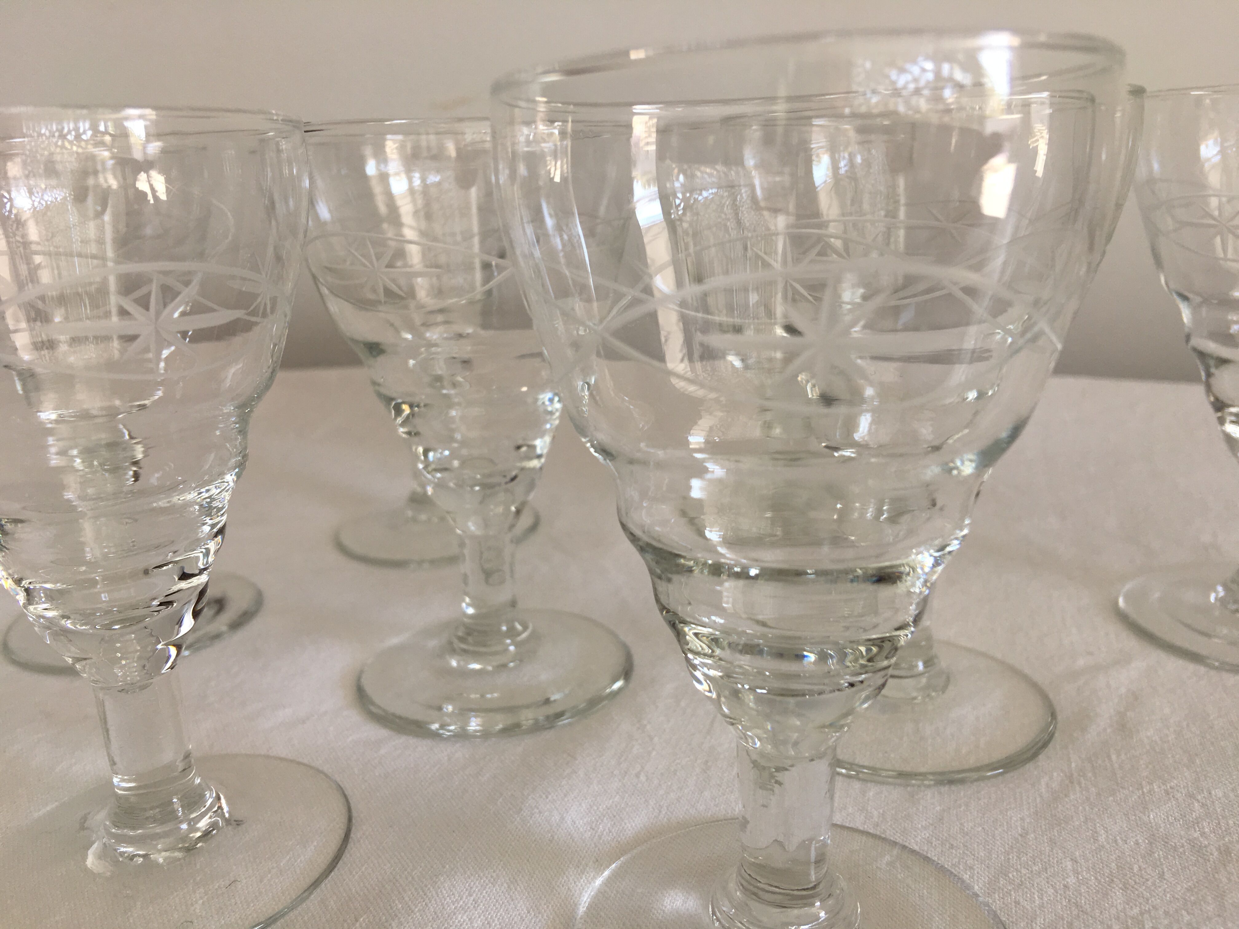 Suite of 8 wine glasses 1950/60 - blown glass
