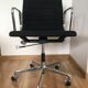 Fauteuil modèle EA117 de Charles et Ray Eames édition Vitra