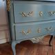 Commode de chambre patiné de style régence 2 tiroirs