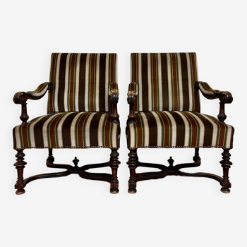 Large paire de fauteuils style Louis XIV en noyer