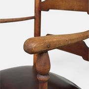 Fauteuil rustique ancien en noyer et cuir, 18e siècle