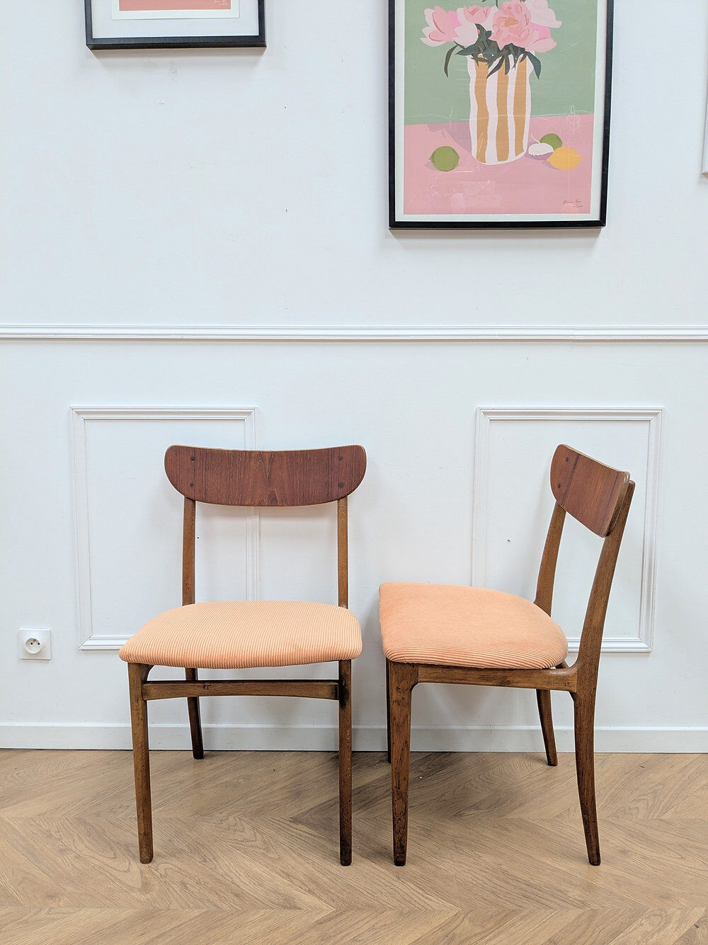 Set of 2 vintage chairs