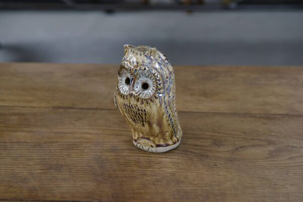 Hibou en grès émaillé par Judy Taylor