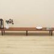 Buffet en teck danois dans une forme architecturale basse, design scandinave moderne, années 1970.