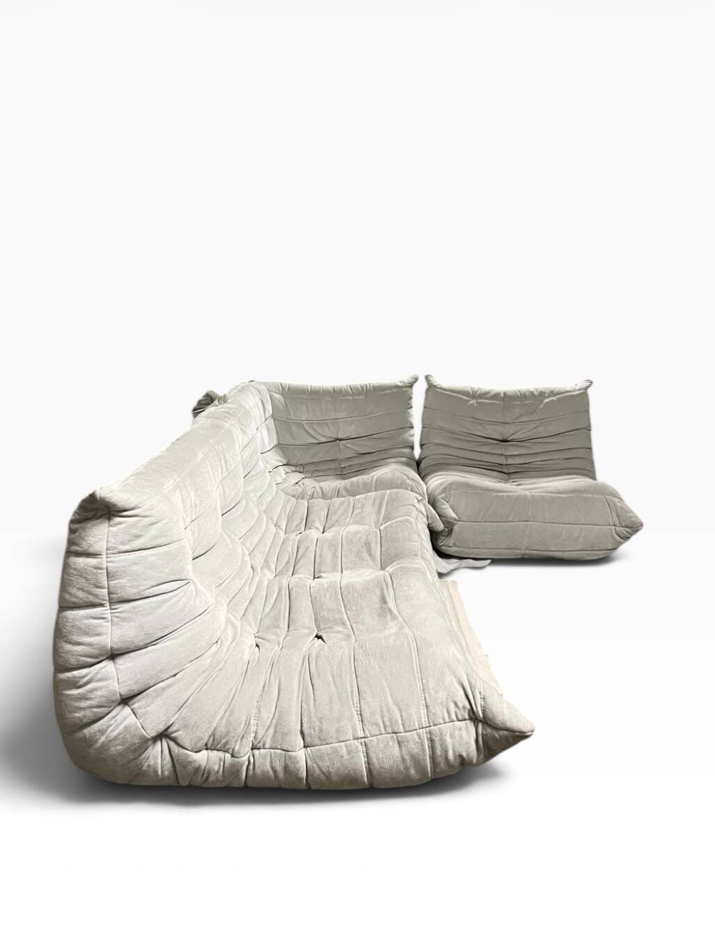 Canapé modulable Togo en velours grege par Ducaroy, Maison Ligne Roset