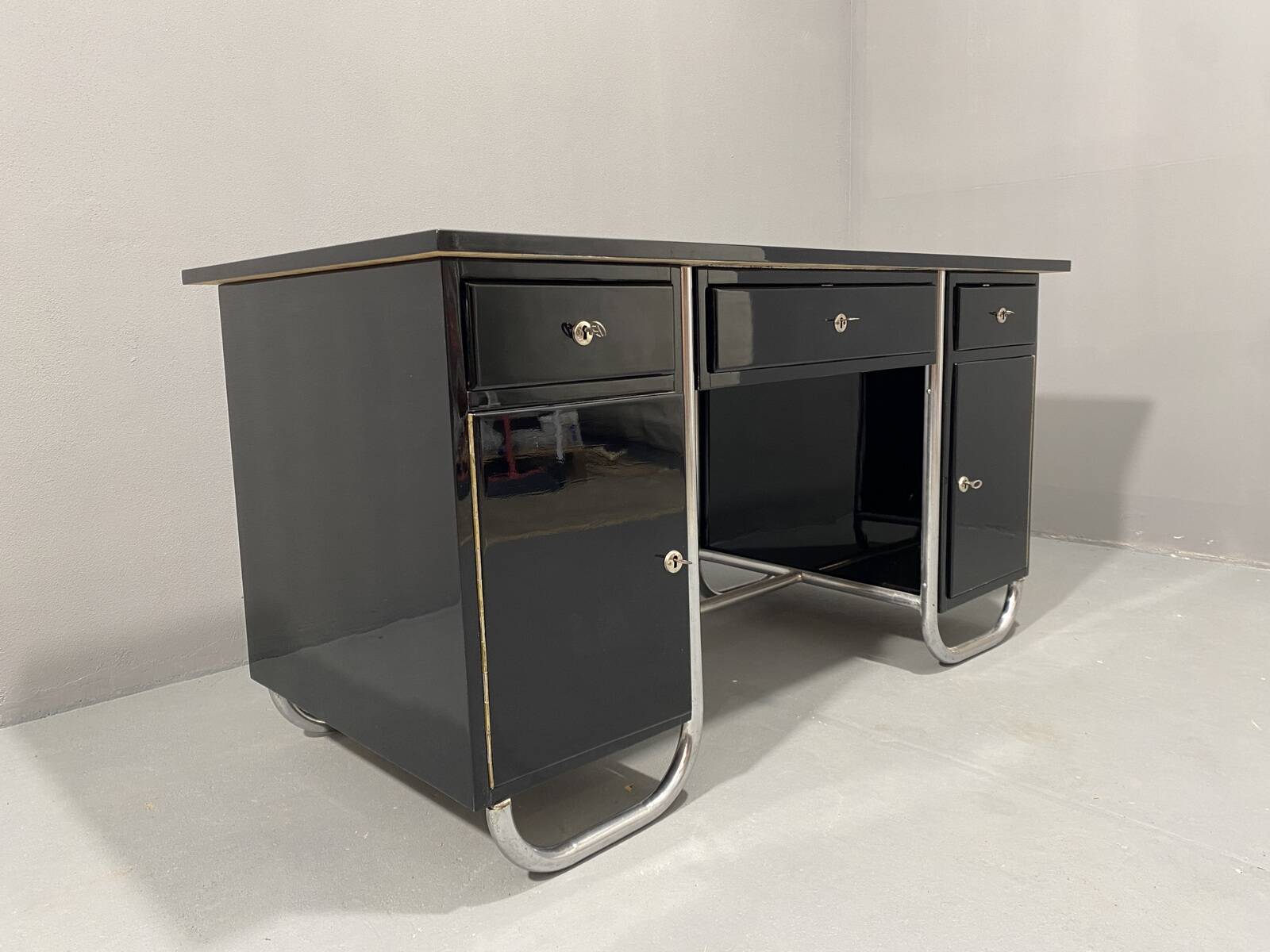 Bureau moderniste tchécoslovaque en chrome et bois, années 1950, Europe