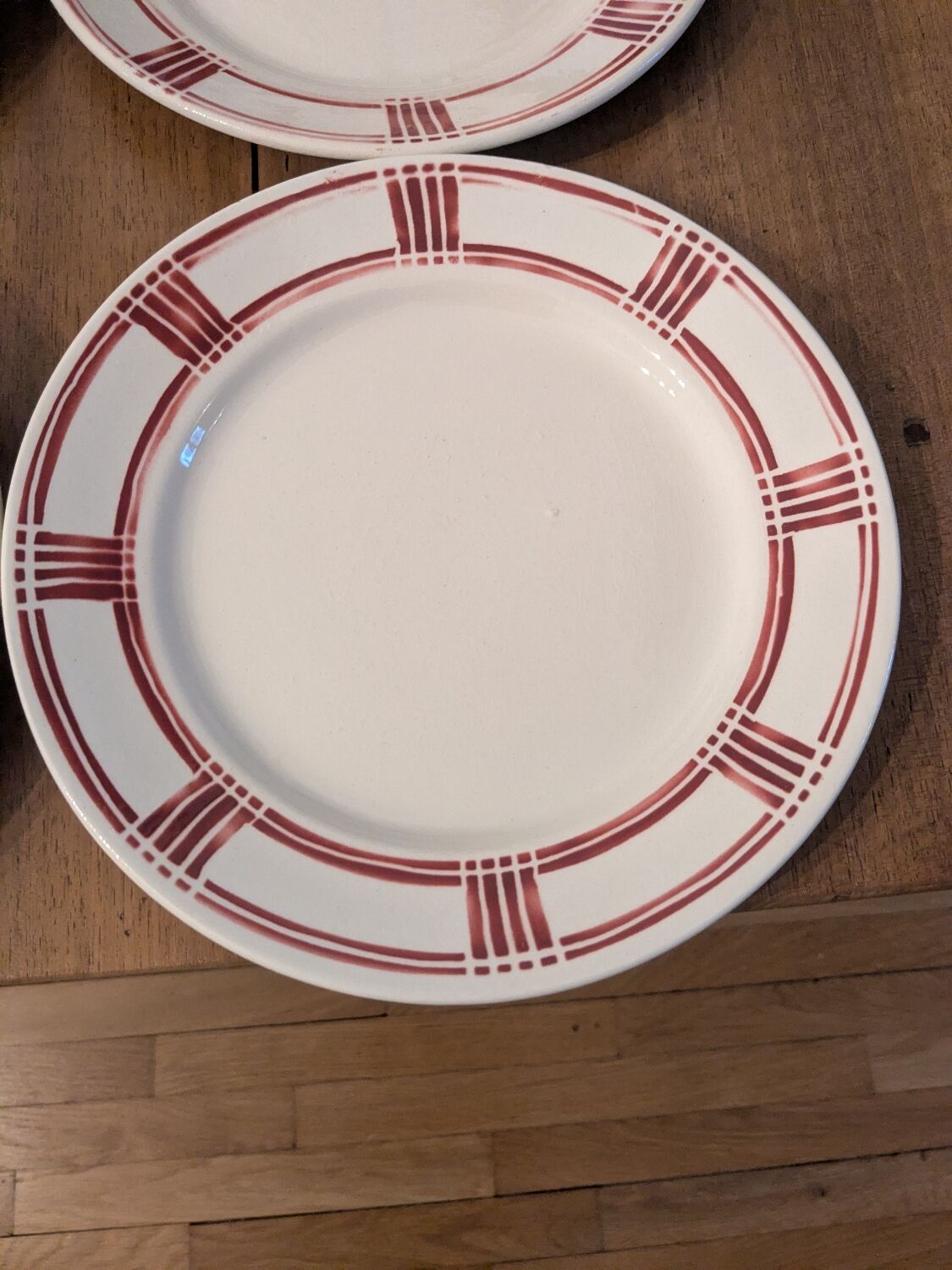 Huit assiettes plates Badonviller