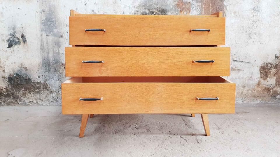 Vintage chest of drawers