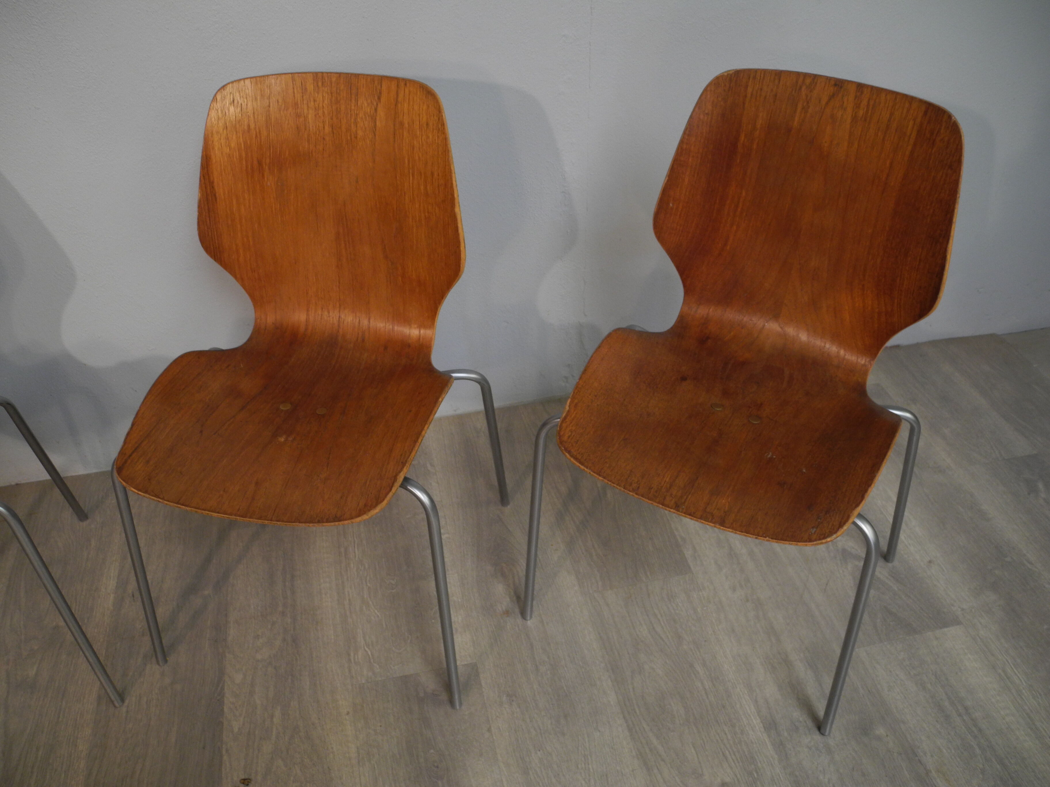 Lot de 4 chaises en teck années 50