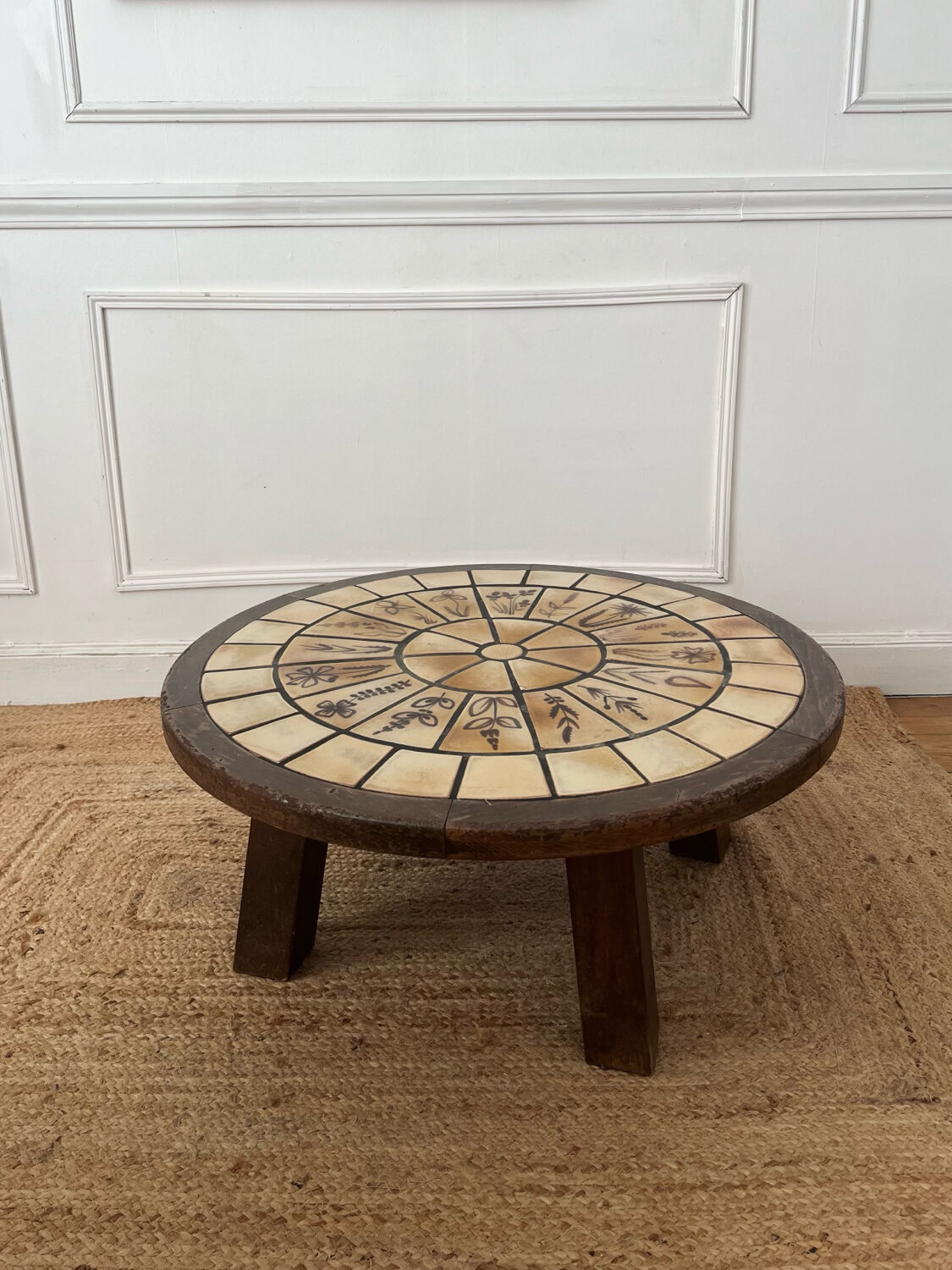 Round coffee table in ceramic and wood in the style of Roger Capron.