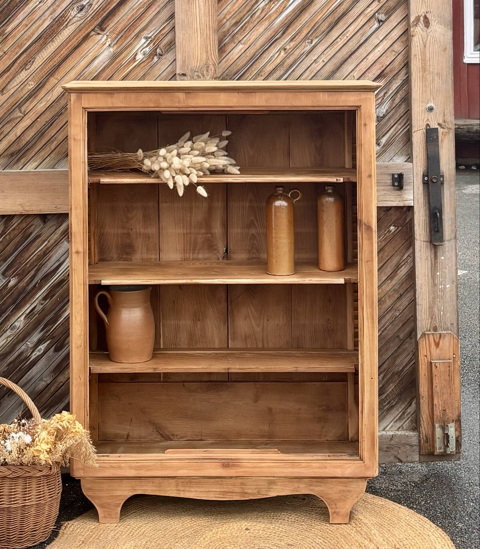 Ancient solid wood sideboard: bookshelf cabinet