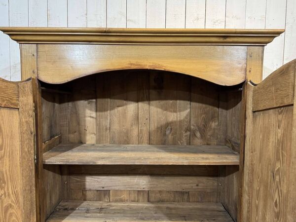 Armoire de campagne en châtaignier blond 19ème