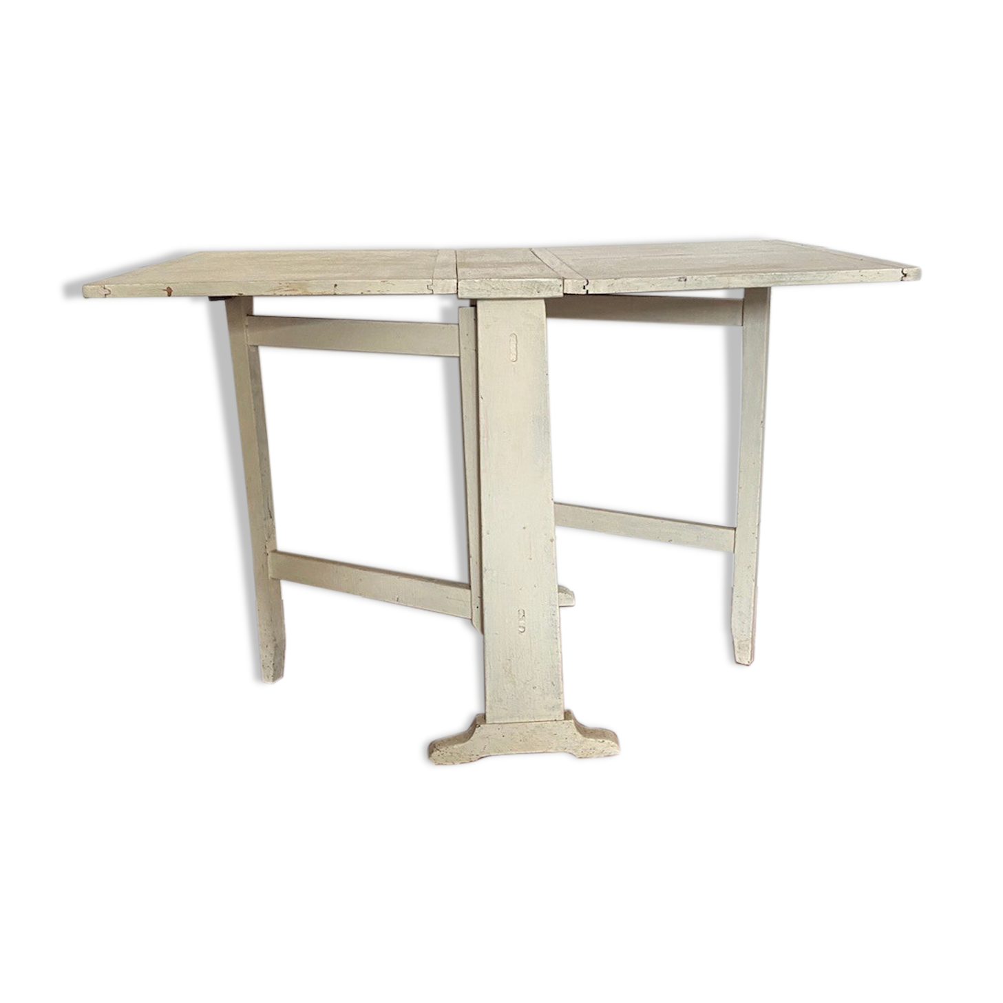 Folding table