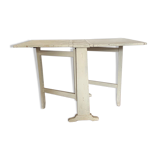 Folding table