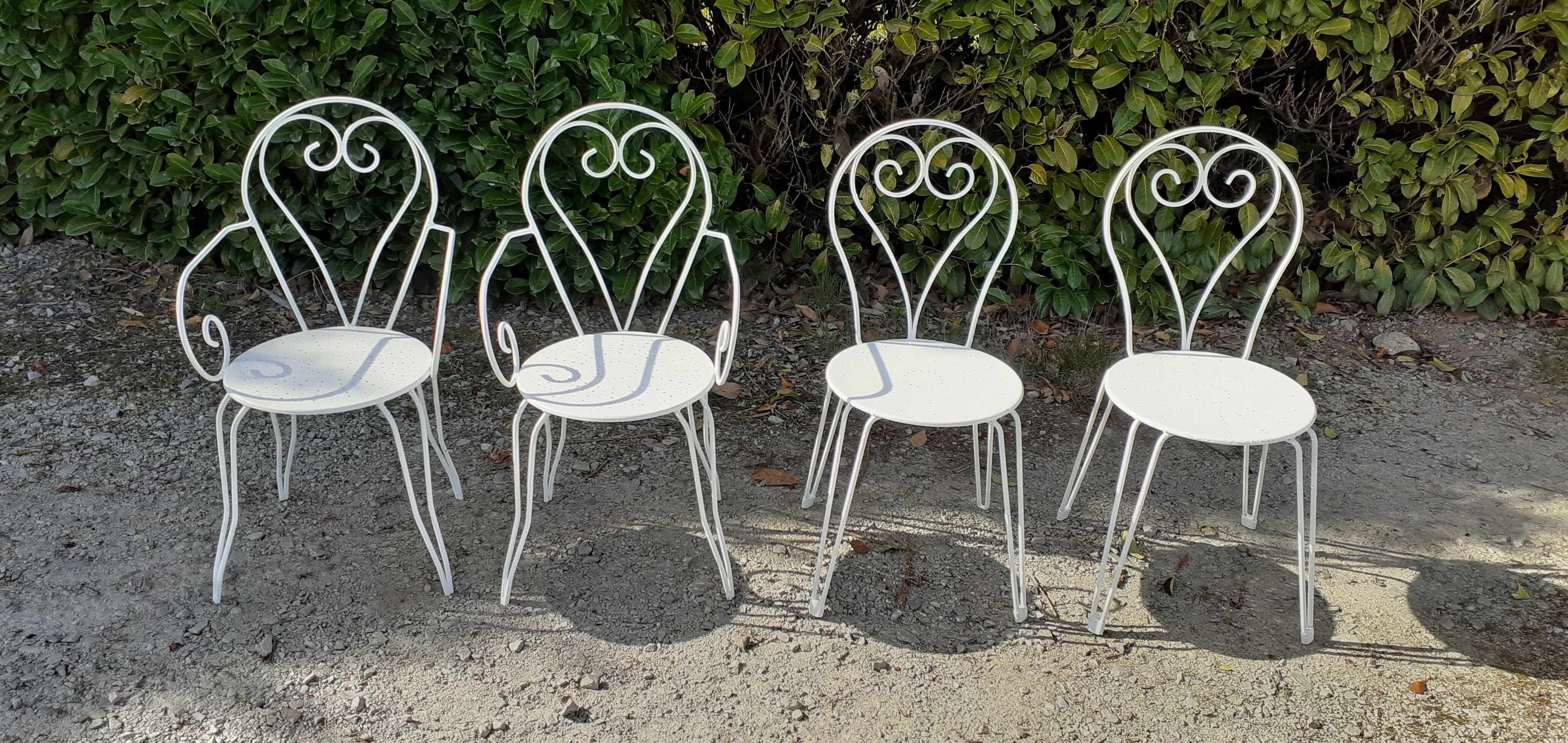 Garden lounge 1 table 2 chairs 2 white wrought iron chairs