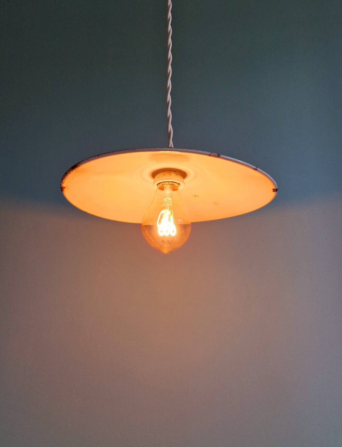 Industrial pendant light in green enamelled sheet metal, 1930s-40s