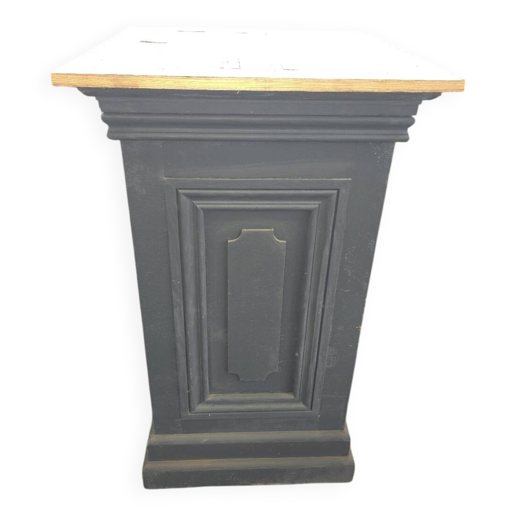 Patinated wooden base for a Medici vase or statue.