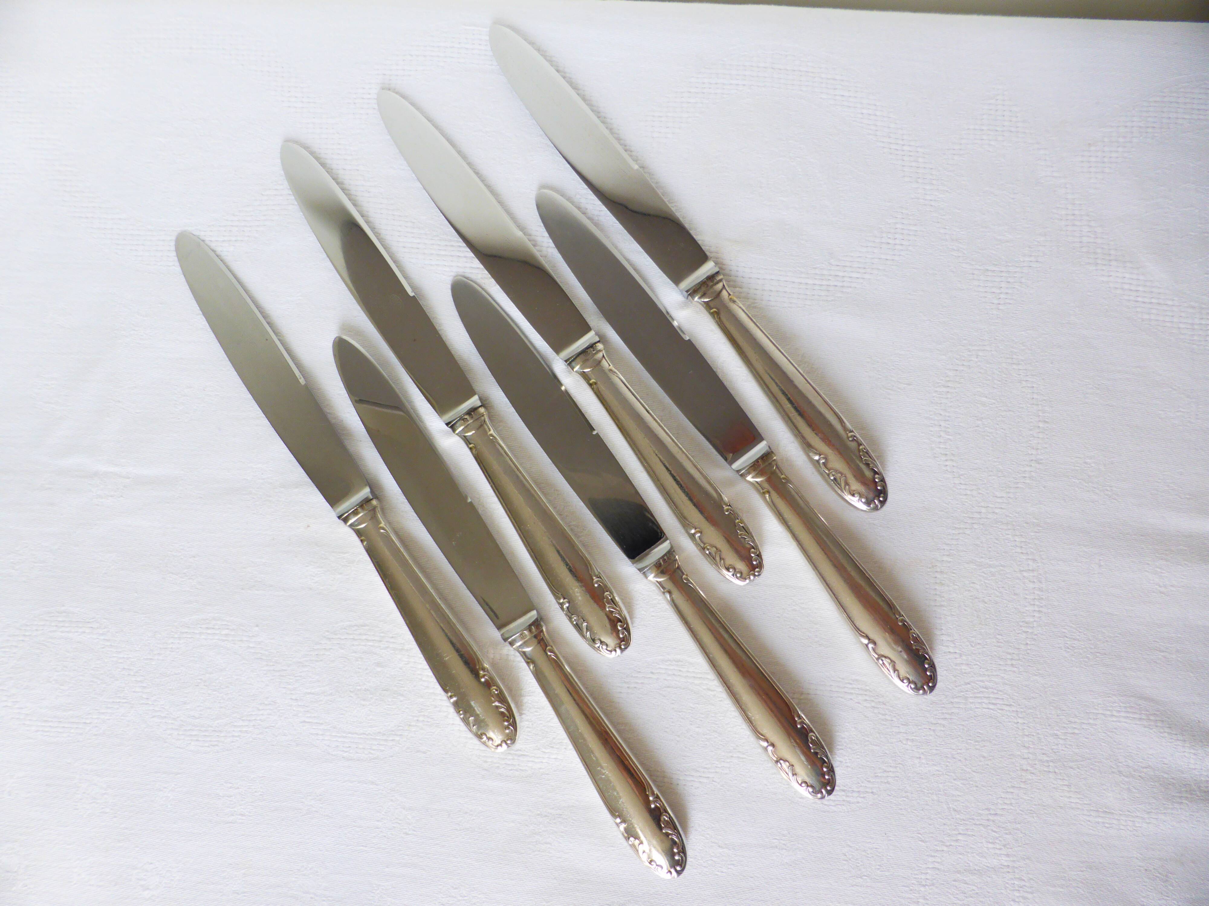 7 silver-plated metal knives, hallmarked 2107106
