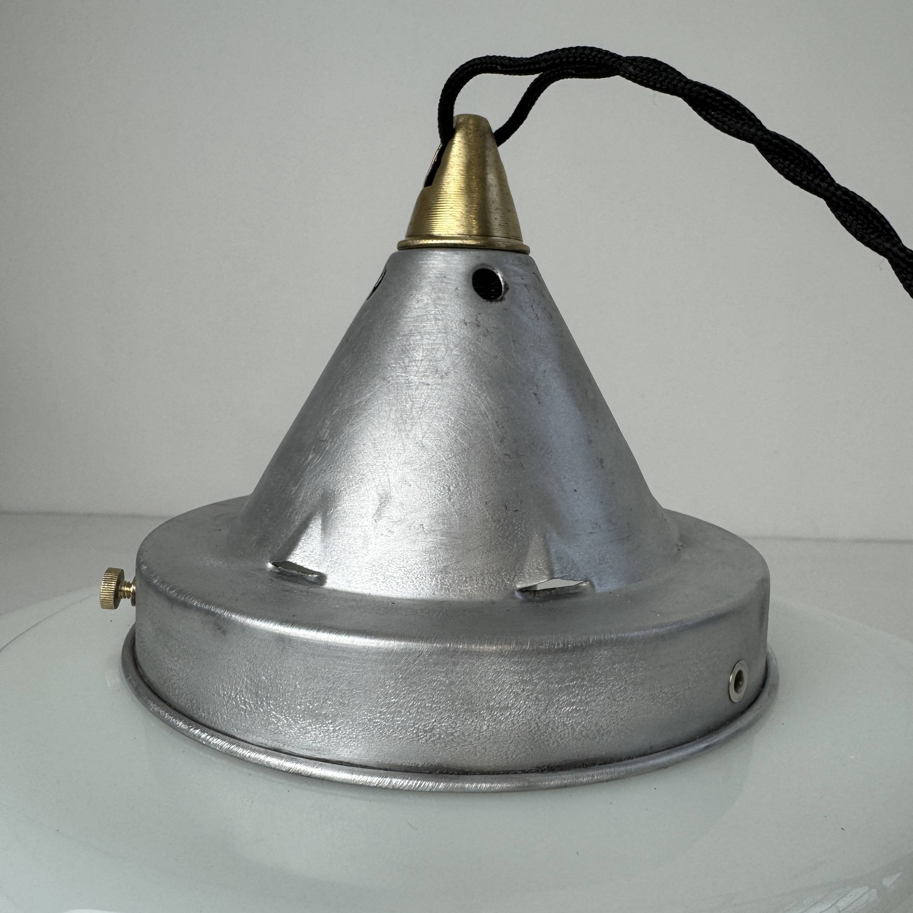 Ancienne suspension art-deco en opaline 28 cm