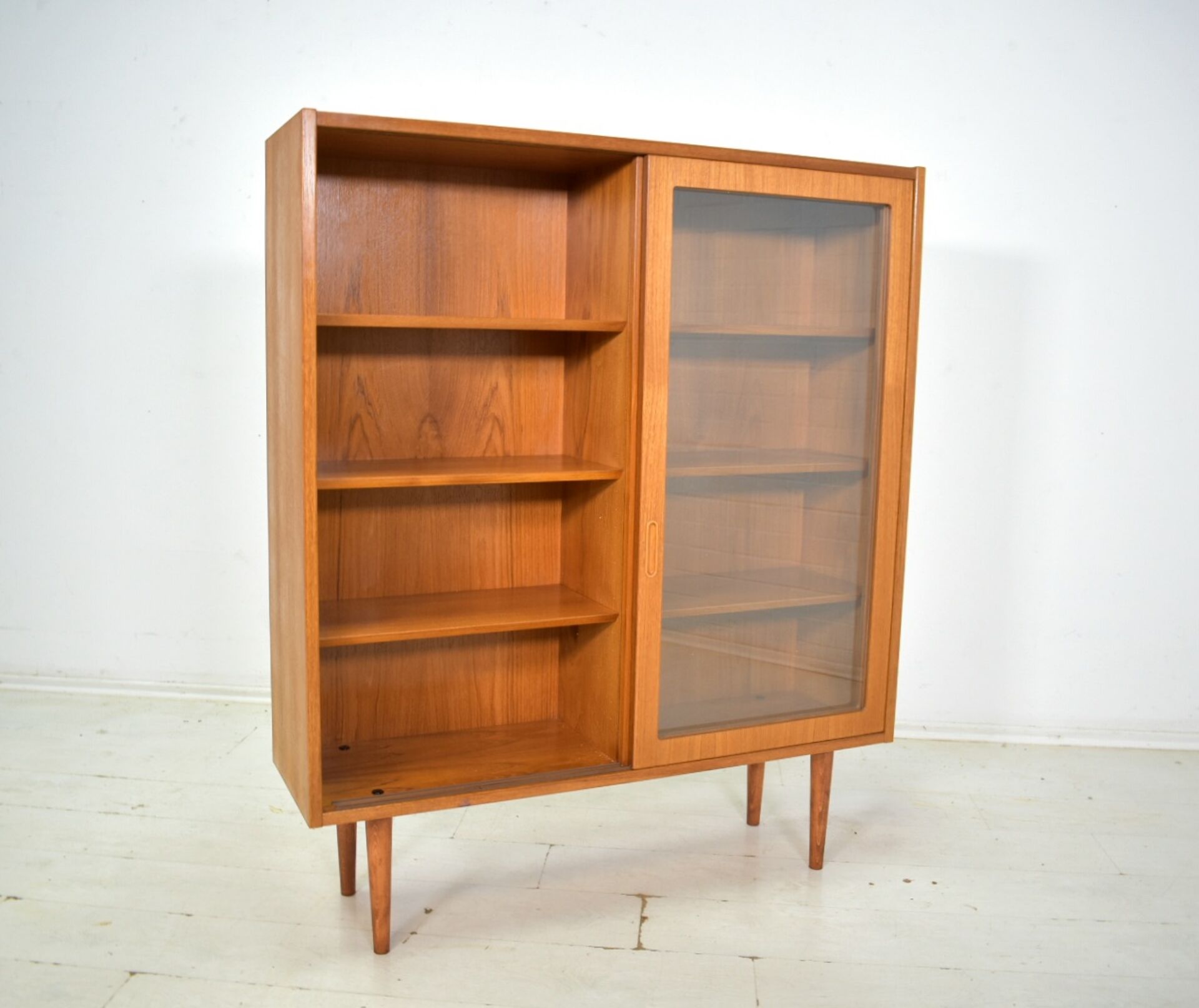 Showcase by Poul Hundevad 1960s skandinavian Teak Danish Highboard